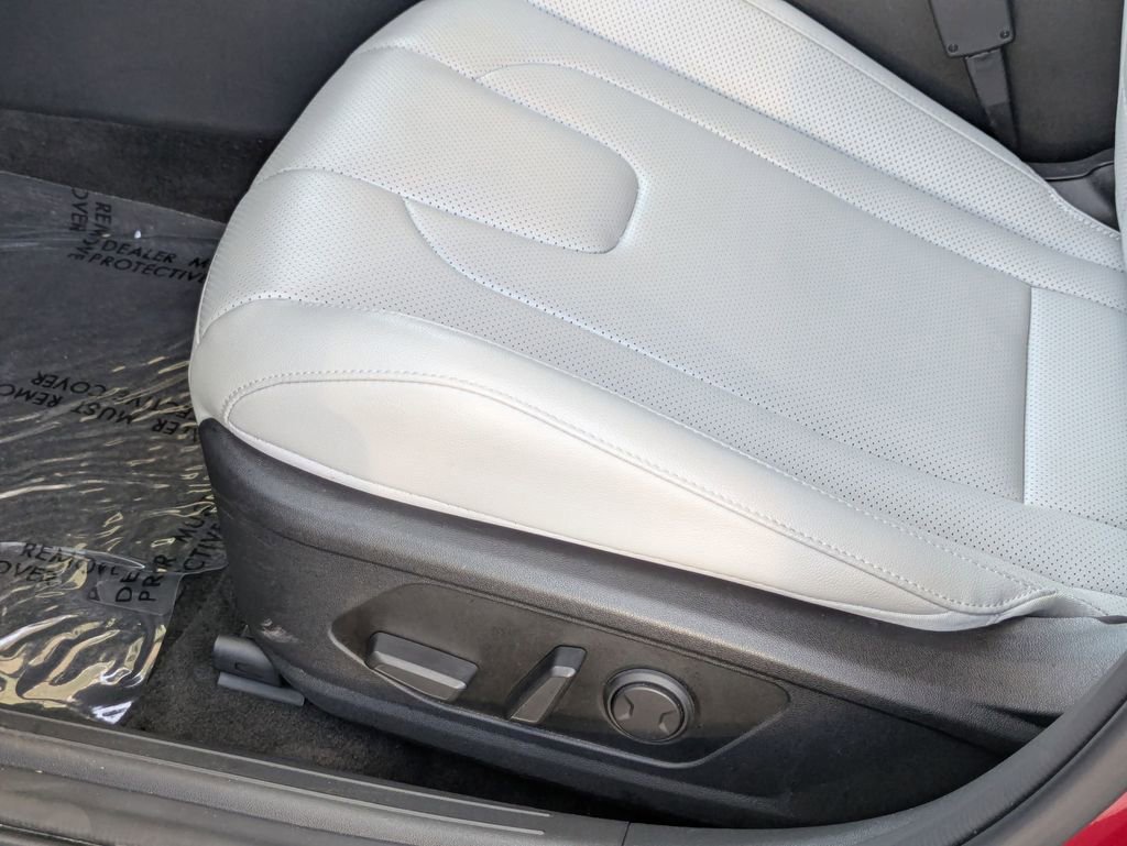 Used 2025 Hyundai Elantra Limited FWD image 15