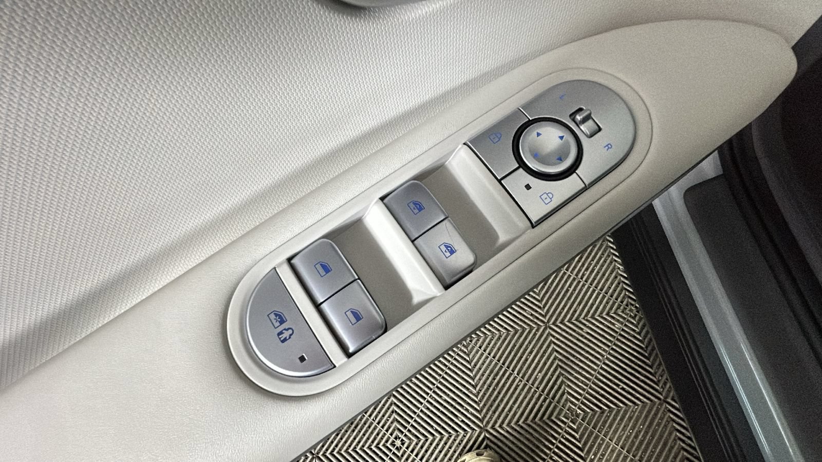 Used 2024 Hyundai Ioniq 5 SEL RWD image 11