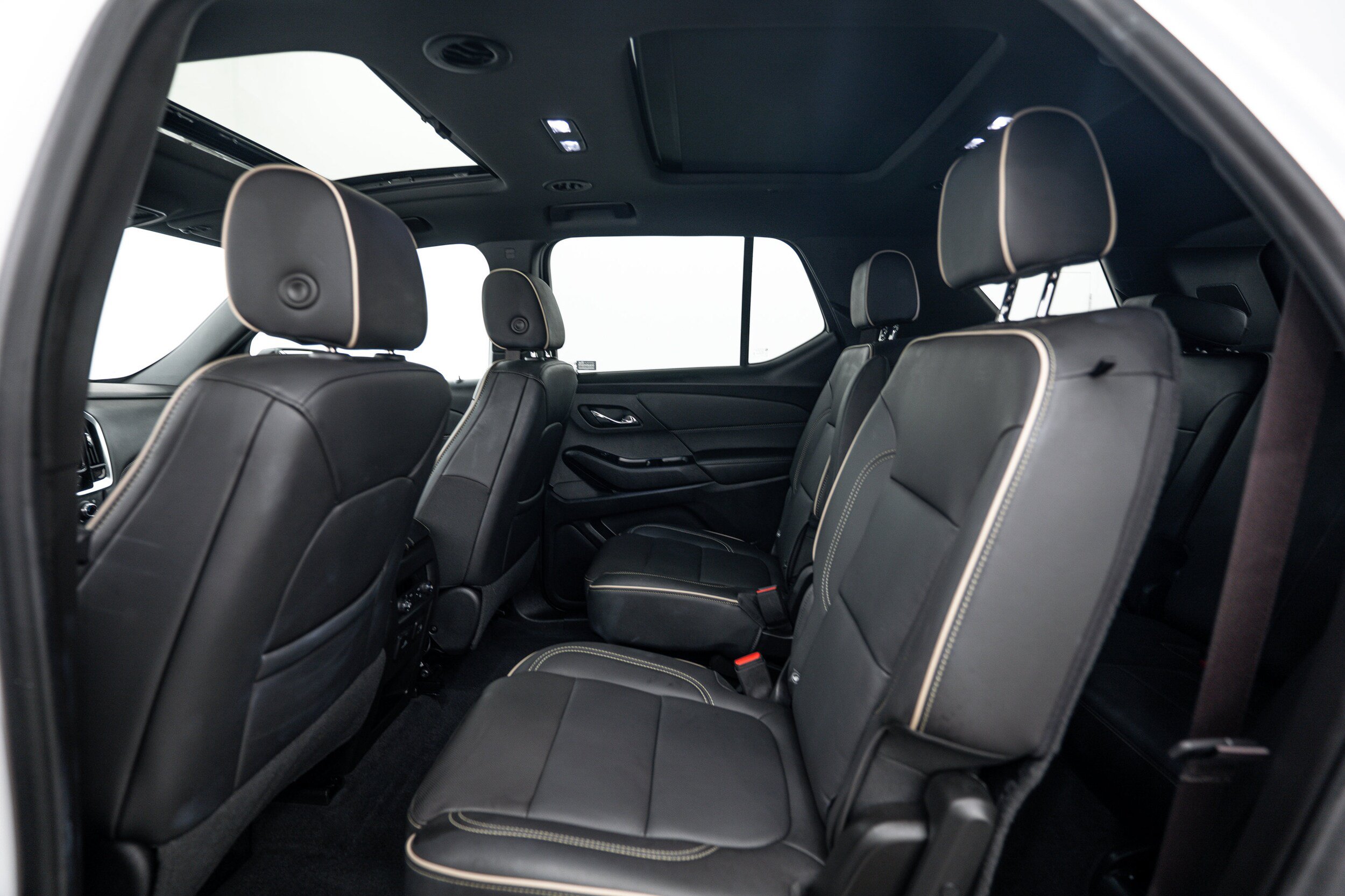 Used 2023 Chevrolet Traverse Premier w/ Redline Edition AWD/4WD image 16