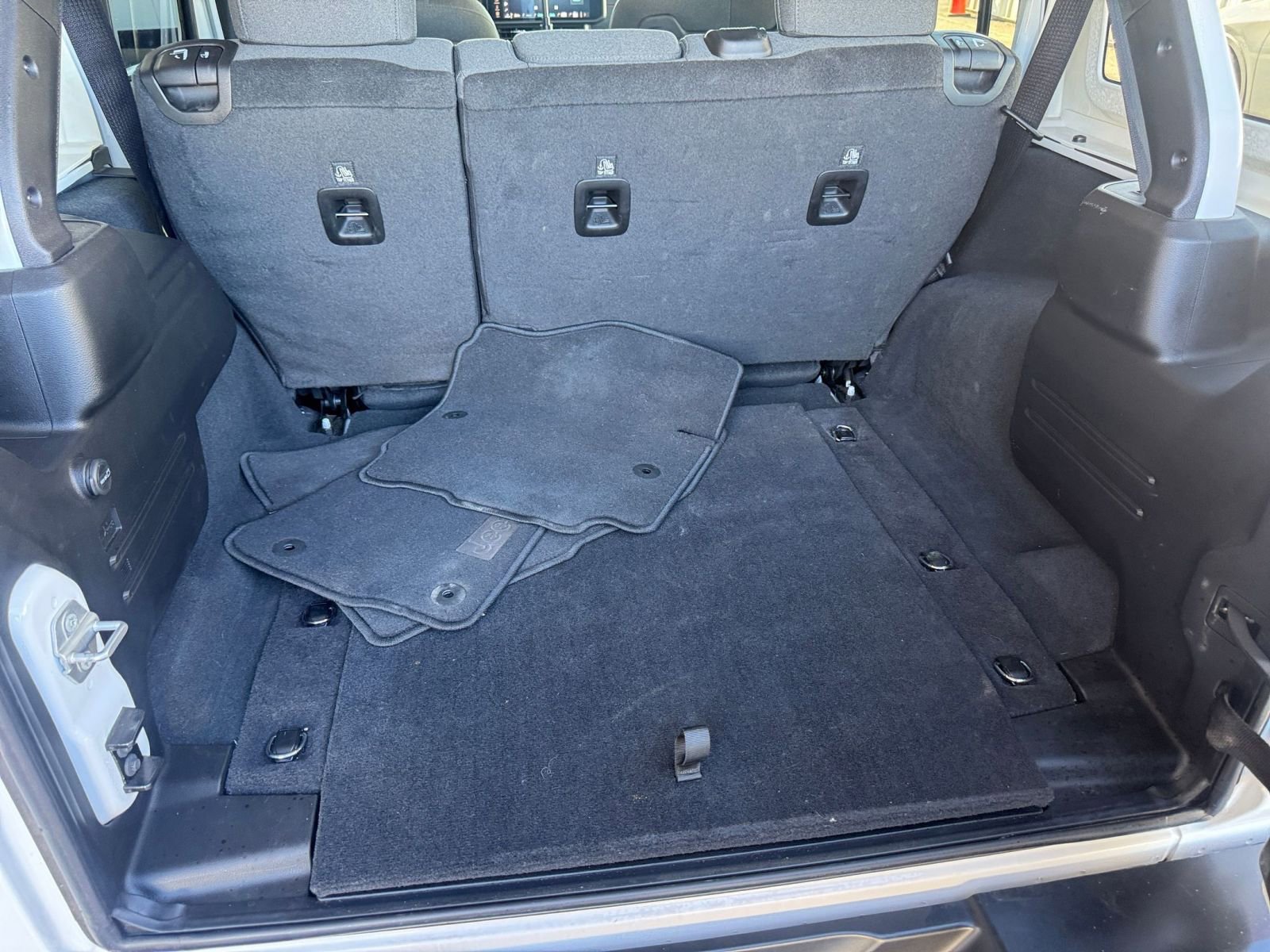 Used 2025 Jeep Wrangler Unlimited Rubicon image 31