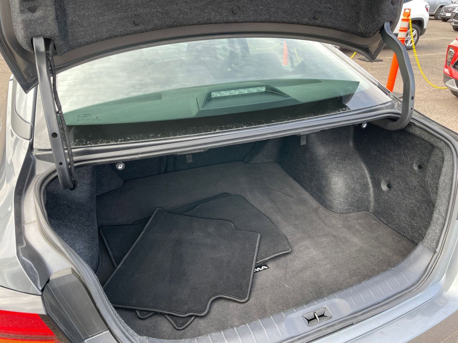 Used 2025 Nissan Altima 2.5 SV image 32