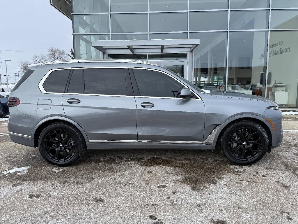 Used 2024 BMW X7 xDrive40i w/ Executive Package image 2