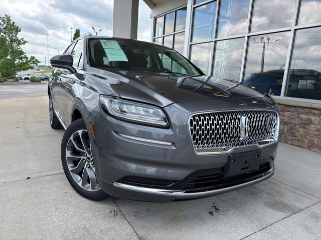 Used 2022 Lincoln Nautilus Reserve AWD/4WD image 2
