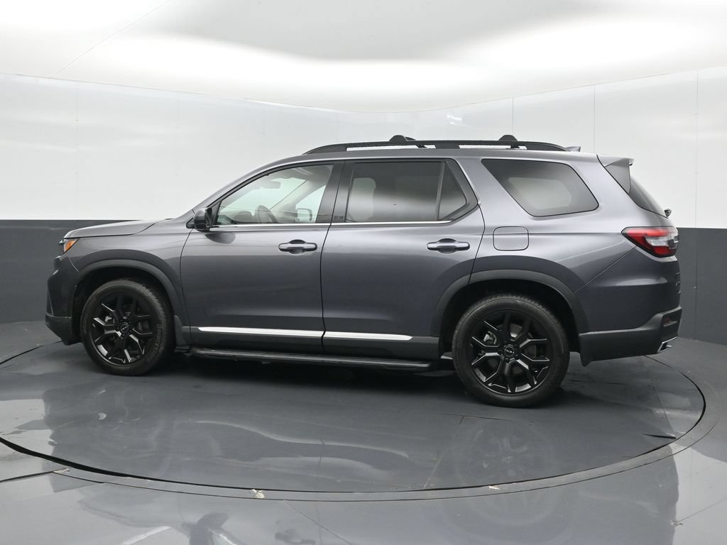 Certified 2025 Honda Pilot Touring image 4