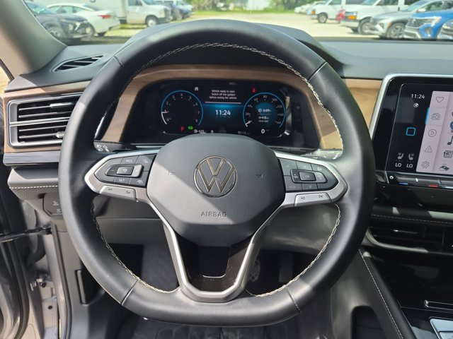 Used 2025 Volkswagen Atlas SE FWD image 19