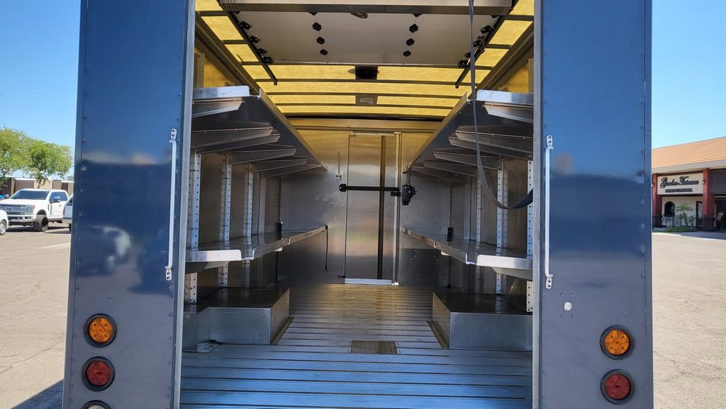 Used 2019 Ford E-450 and Econoline 450 Super Duty RWD image 16