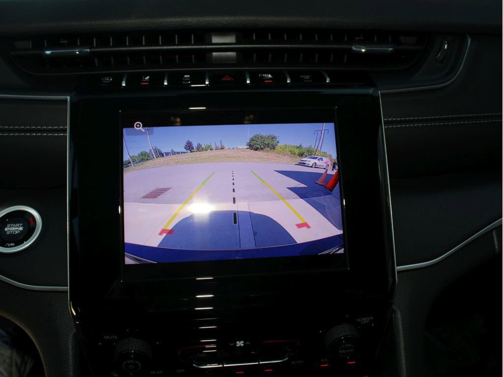 New 2025 Jeep Grand Cherokee L Laredo image 18