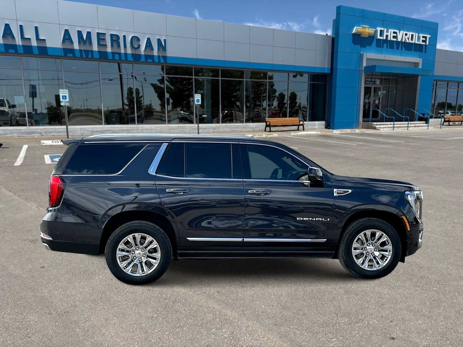 Used 2026 GMC Yukon Denali w/ Sun & Power Step Package AWD/4WD image 9