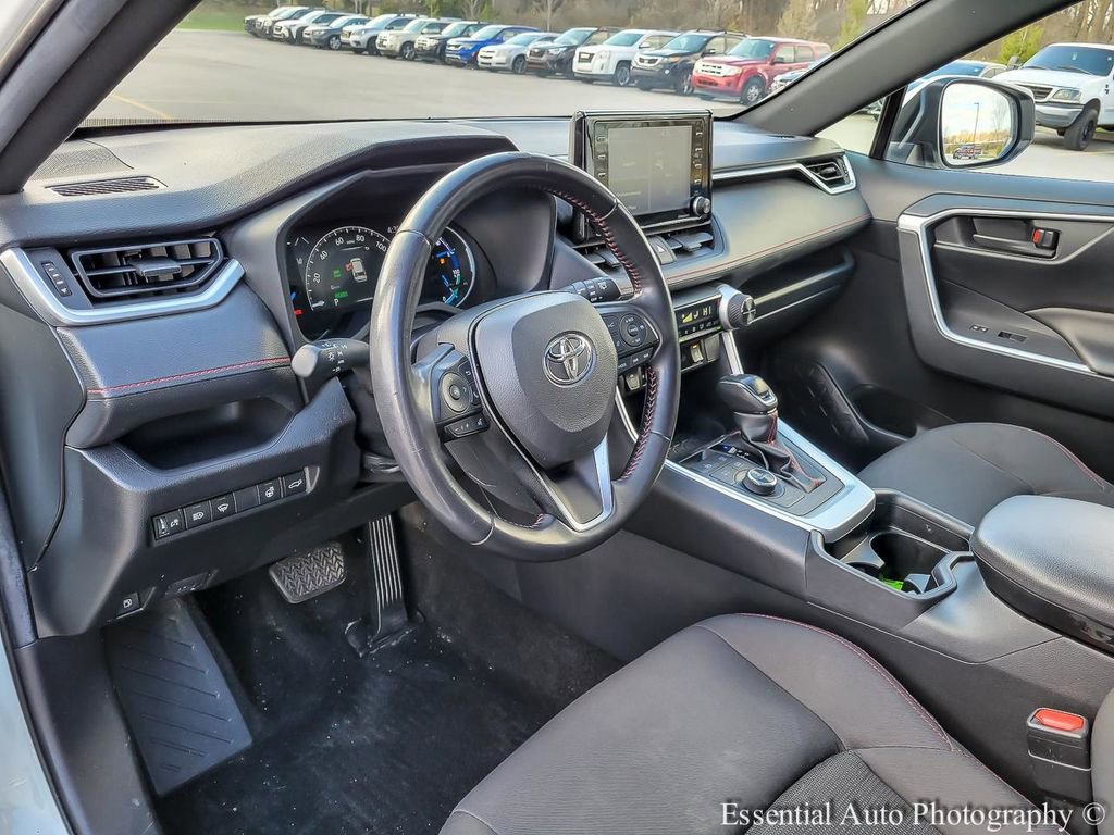Used 2021 Toyota RAV4 SE w/ Weather & Moonroof Package image 9