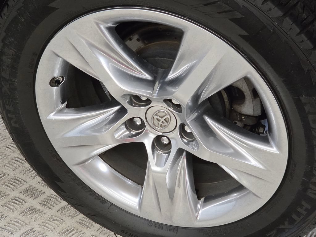 Used 2015 Toyota Highlander Limited AWD/4WD image 12