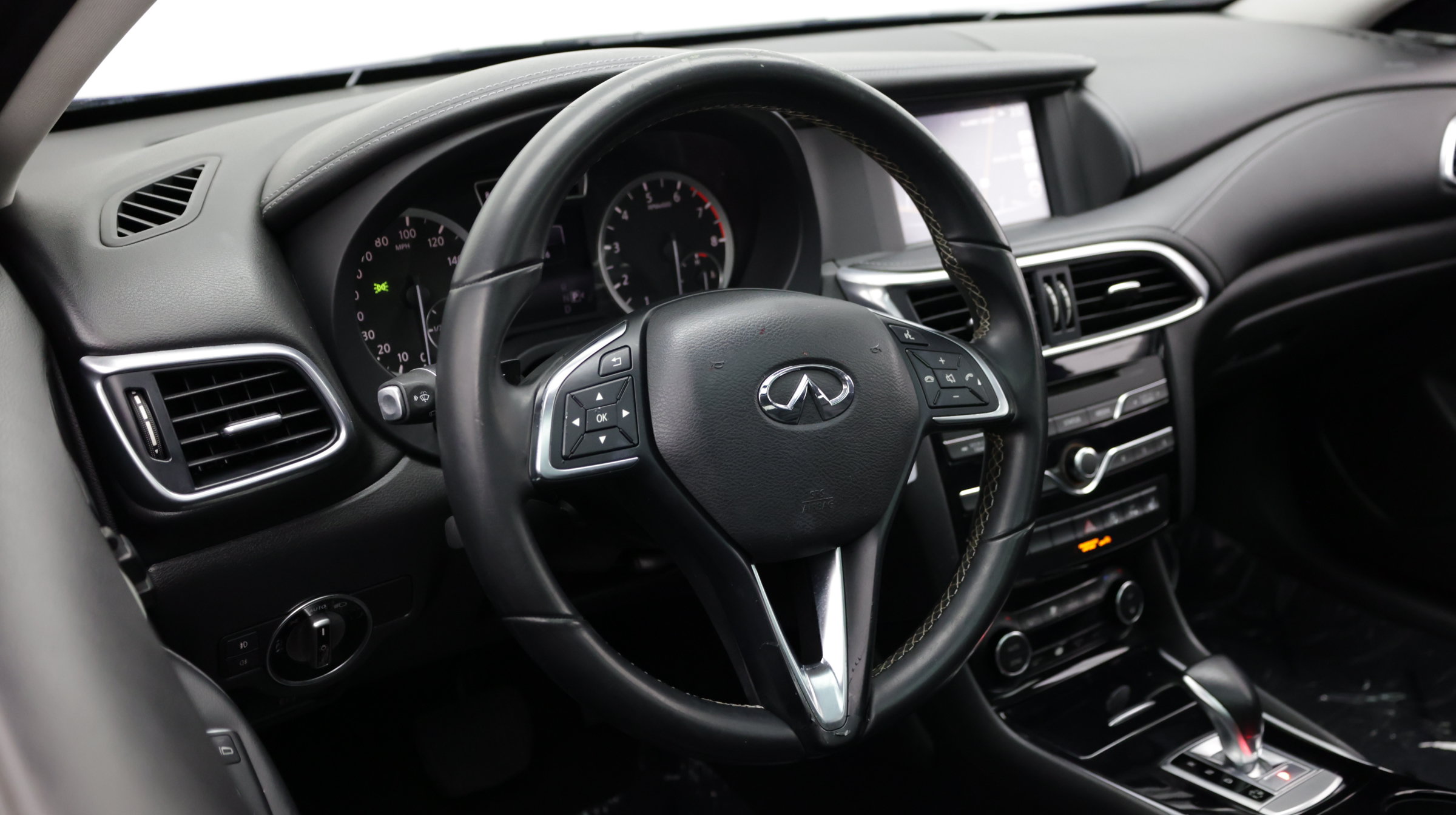 Used 2018 INFINITI QX30 Premium w/ Navigation Package FWD image 12