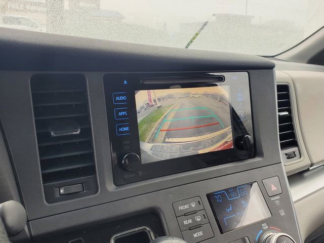 Used 2015 Toyota Sienna LE FWD image 25