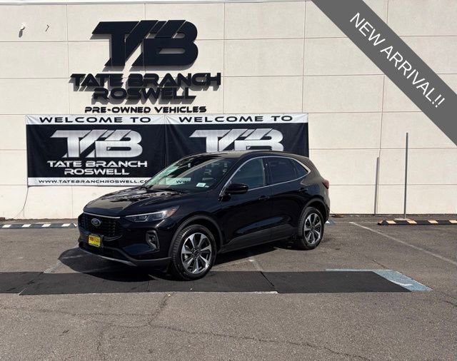 Used 2024 Ford Escape Platinum image 1