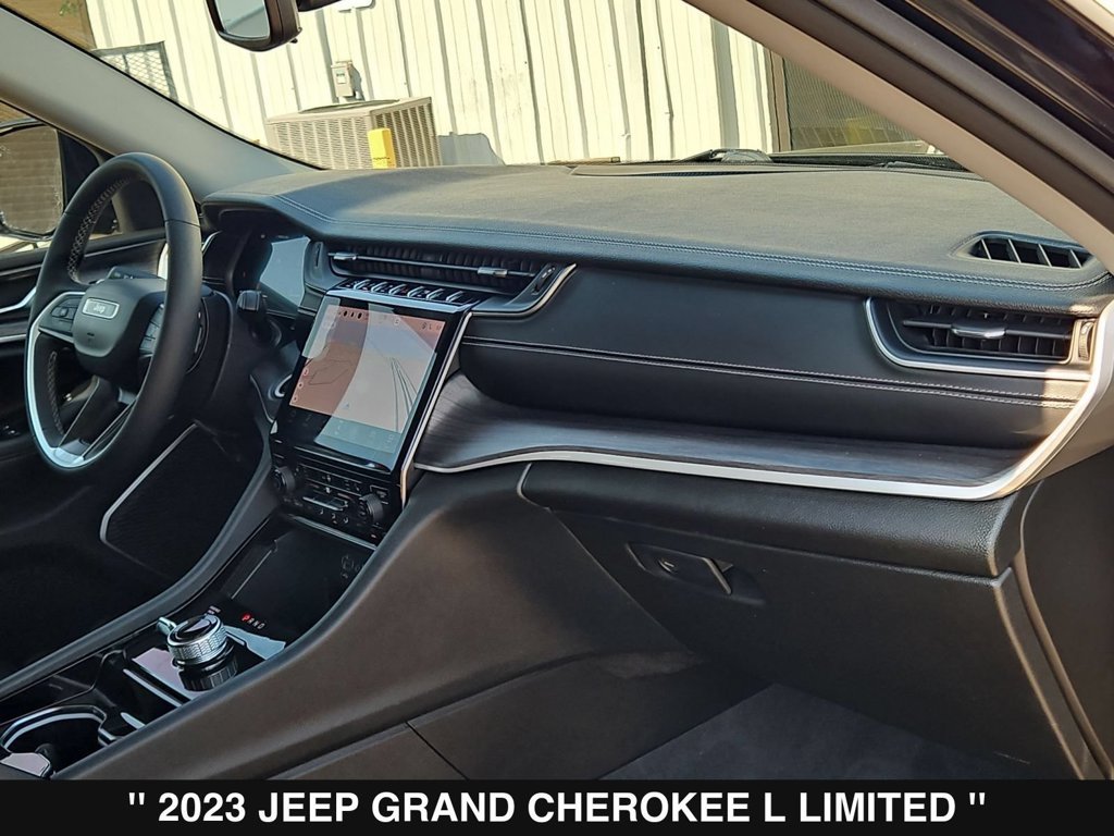 Used 2023 Jeep Grand Cherokee L Limited AWD/4WD image 31