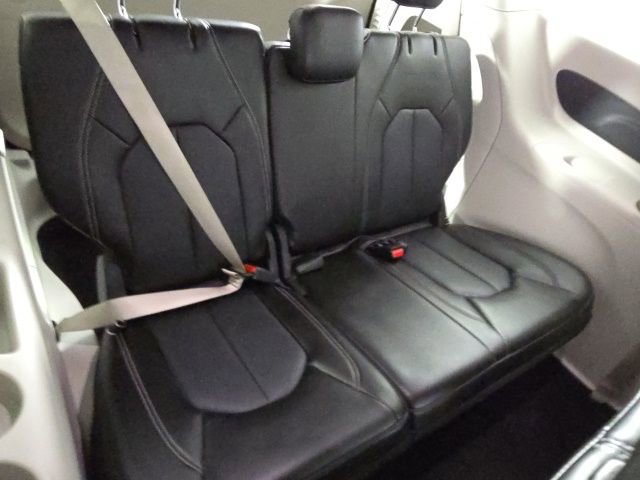 Used 2024 Chrysler Pacifica Touring-L image 29