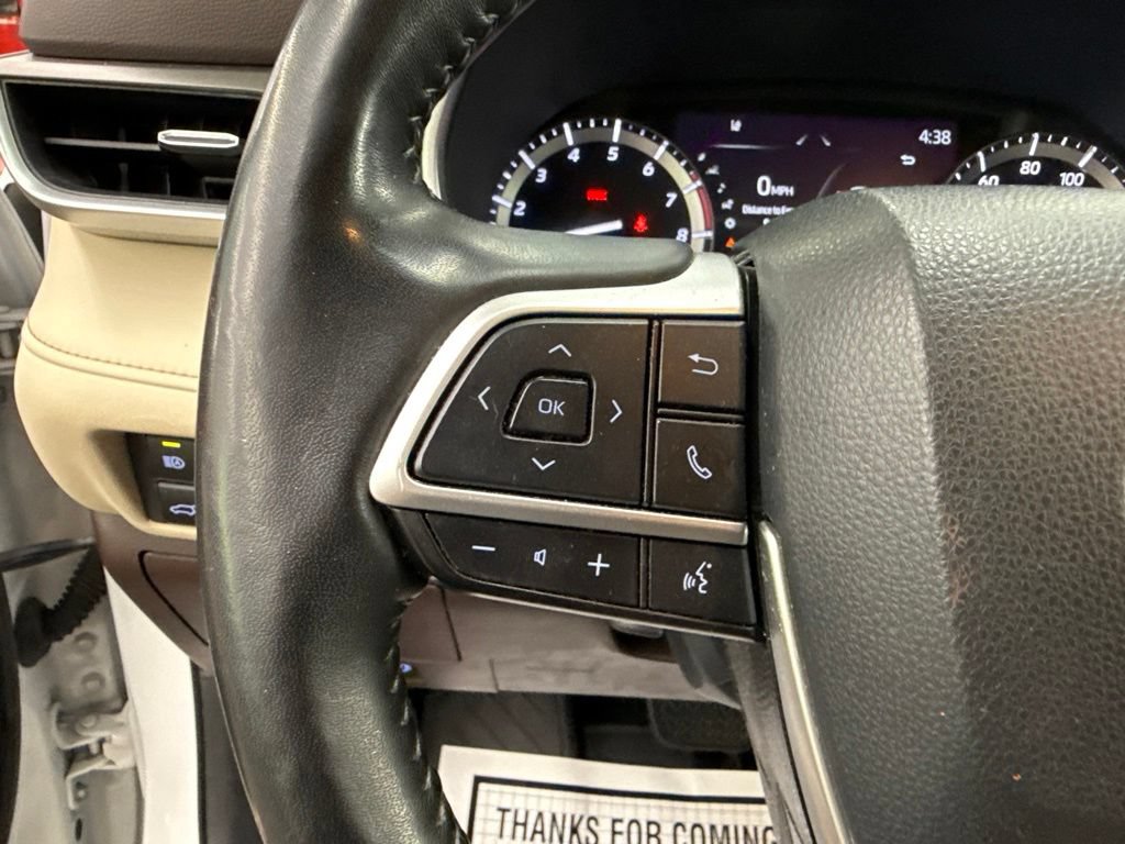 Used 2022 Toyota Highlander XLE AWD/4WD image 30