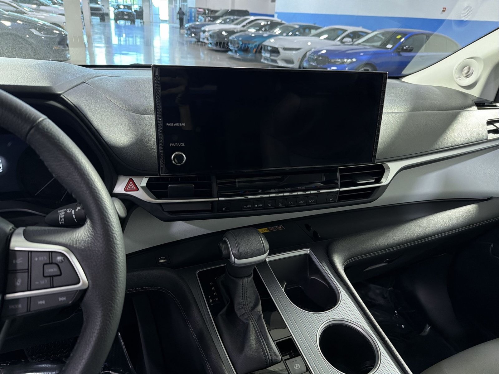 Used 2025 Toyota Sienna XLE w/ XLE Plus Package FWD image 14