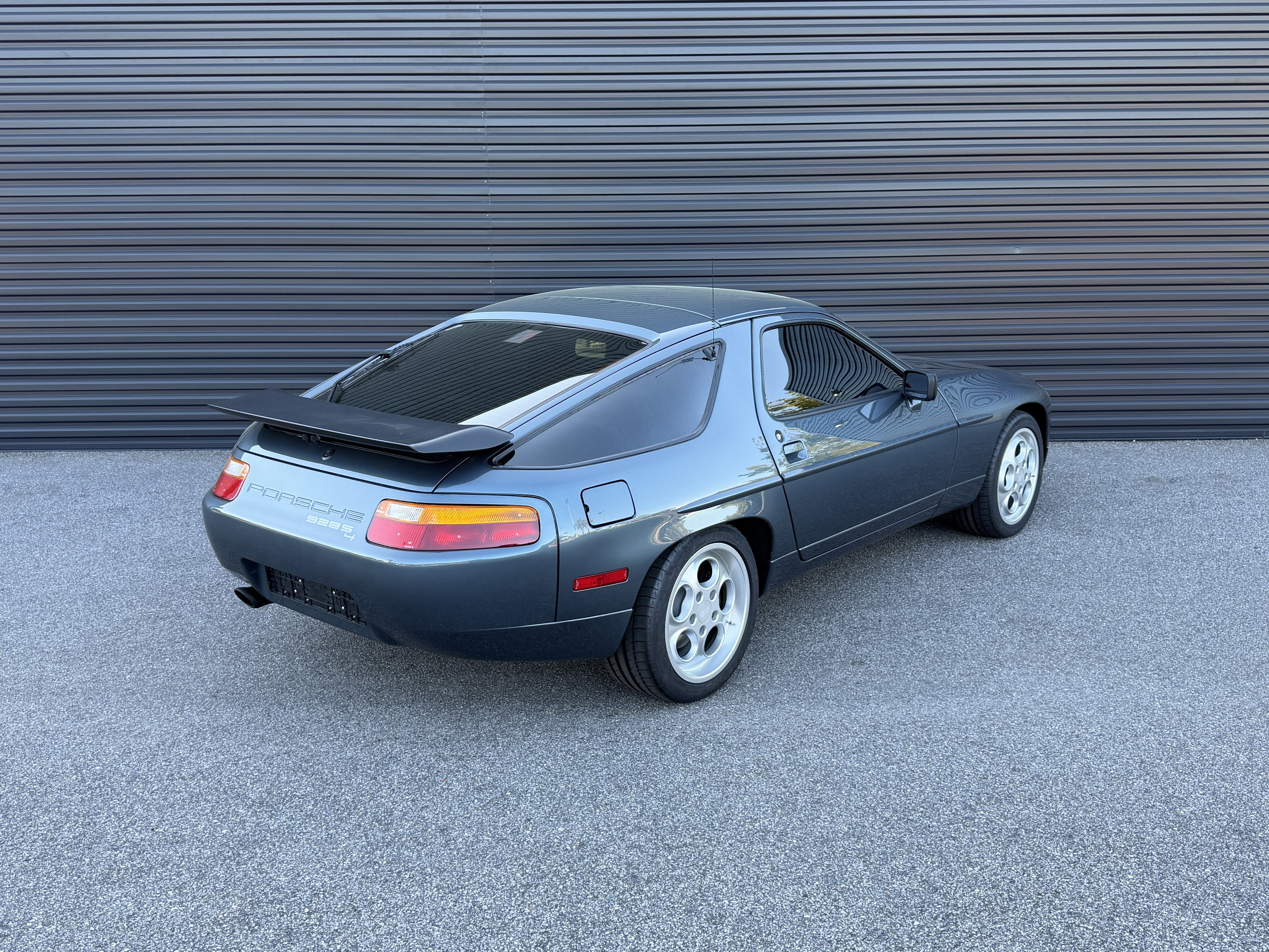 Used 1987 Porsche 928 S4 RWD image 10