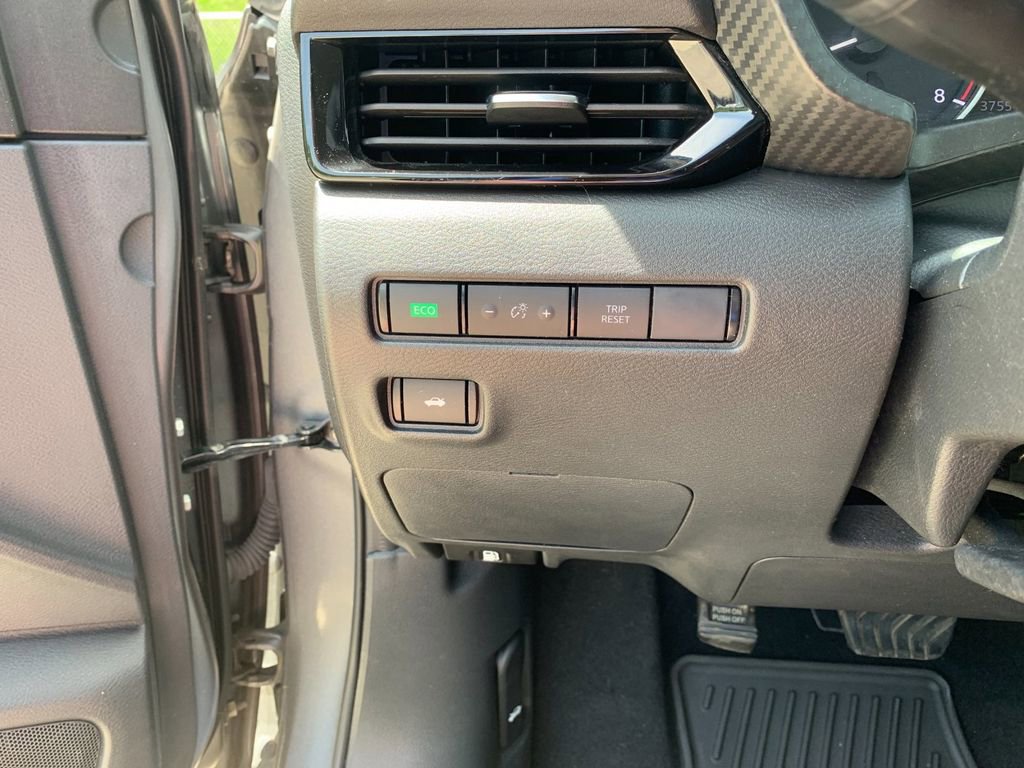 Used 2022 Nissan Sentra SV w/ Electronics Package FWD image 32