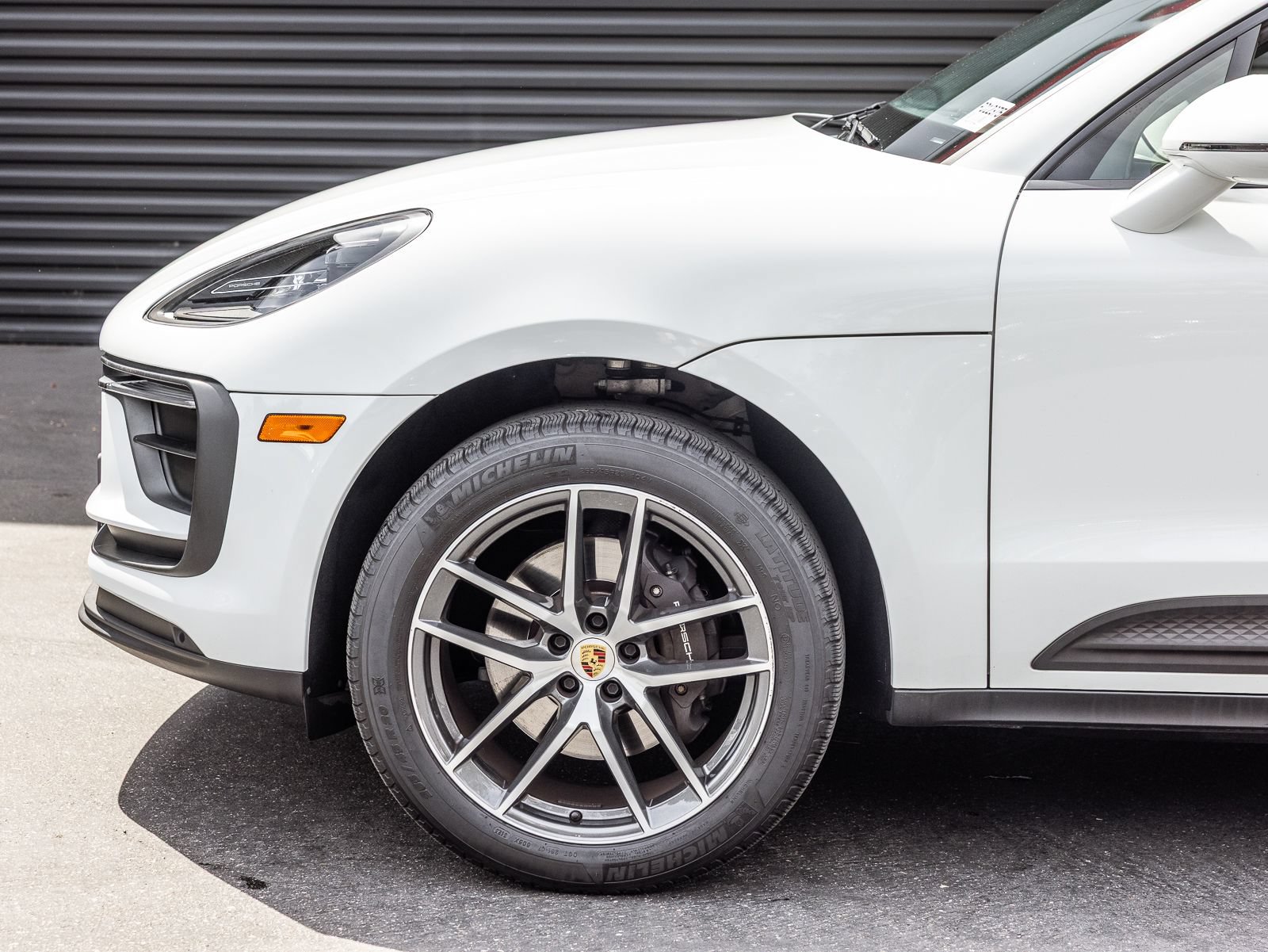 Certified 2024 Porsche Macan AWD/4WD image 22