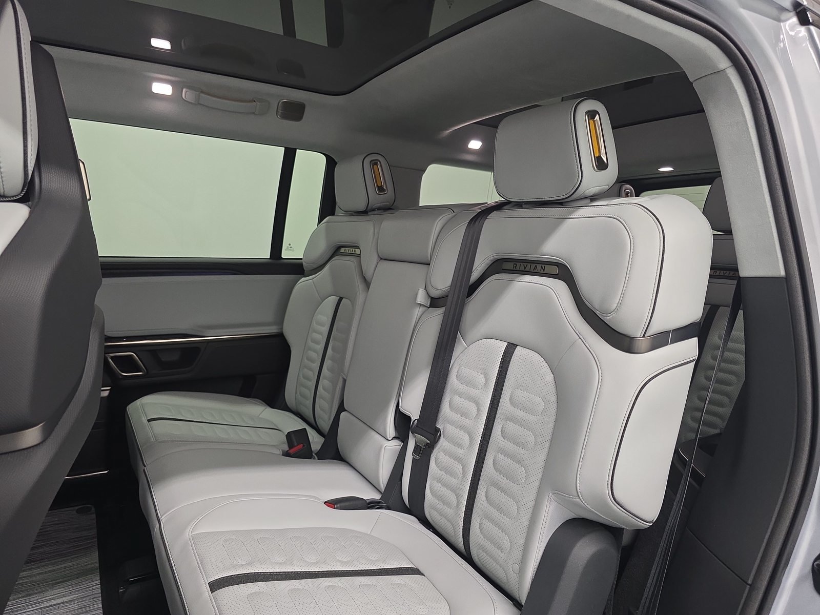 Used 2023 Rivian R1S Launch Edition Quad AWD/4WD image 21