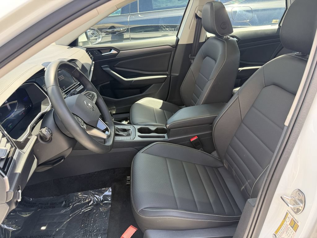 Used 2024 Volkswagen Jetta SE FWD image 12