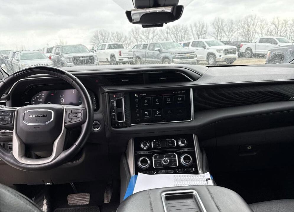 Used 2023 GMC Yukon XL Denali w/ Denali Reserve Package image 8