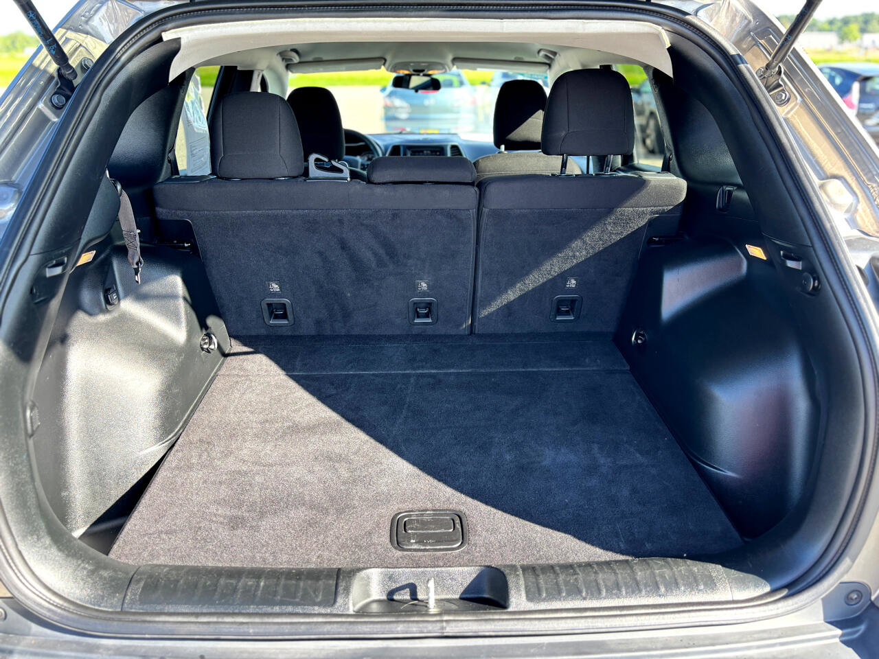 Used 2019 Jeep Cherokee Latitude w/ Popular Appearance Group image 22