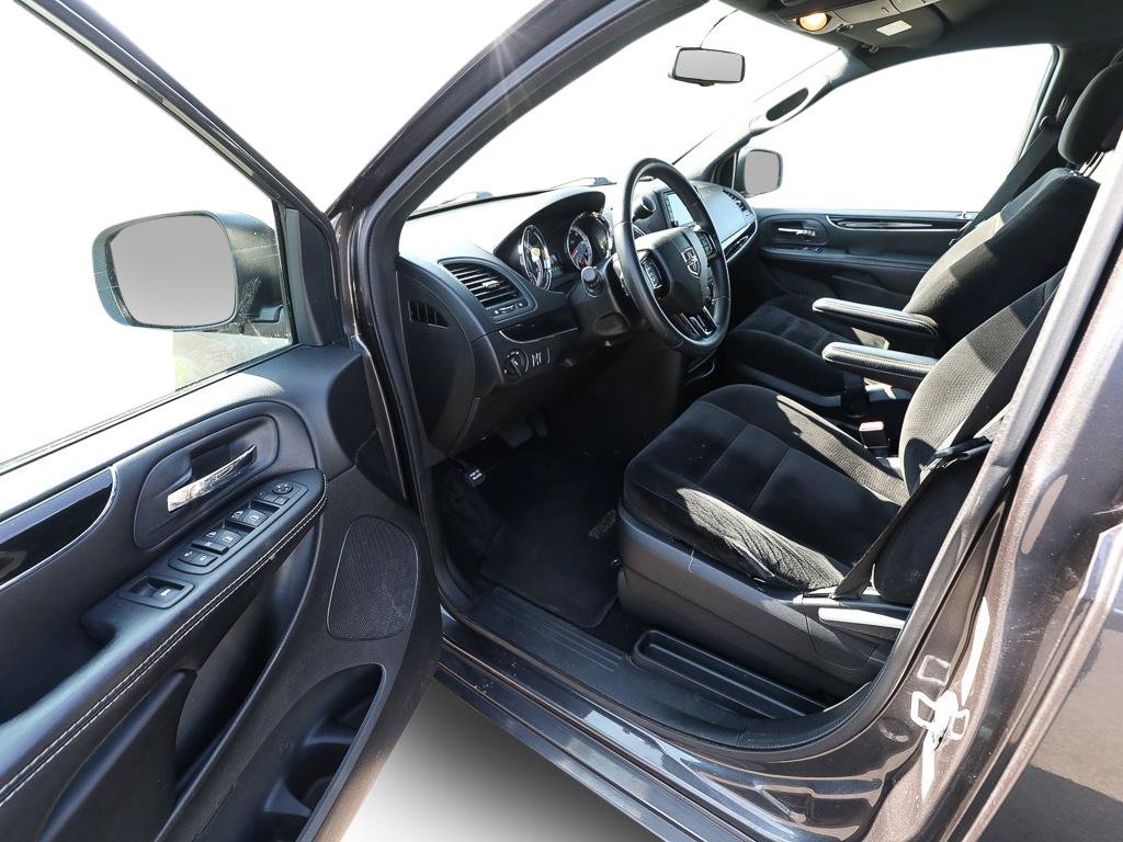 Used 2014 Dodge Grand Caravan SE FWD image 12