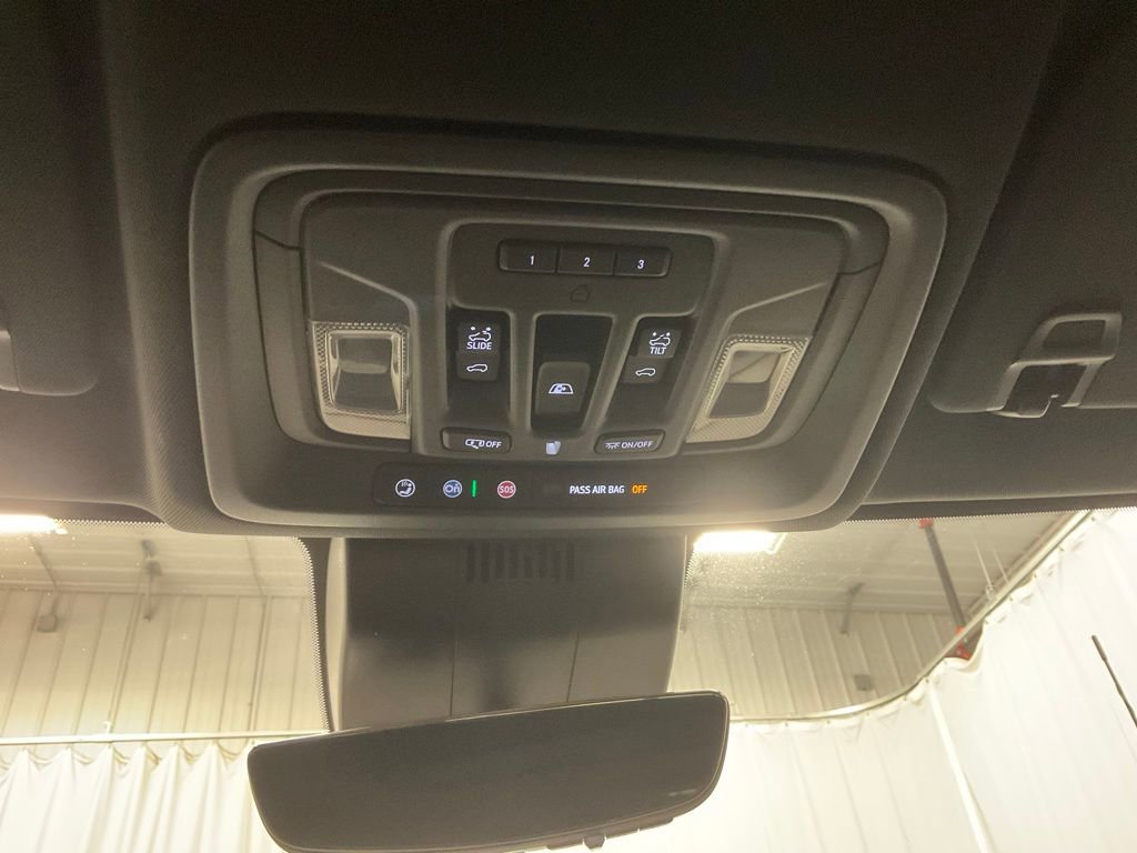 Used 2024 Chevrolet Silverado 2500 ZR2 w/ Technology Package image 27