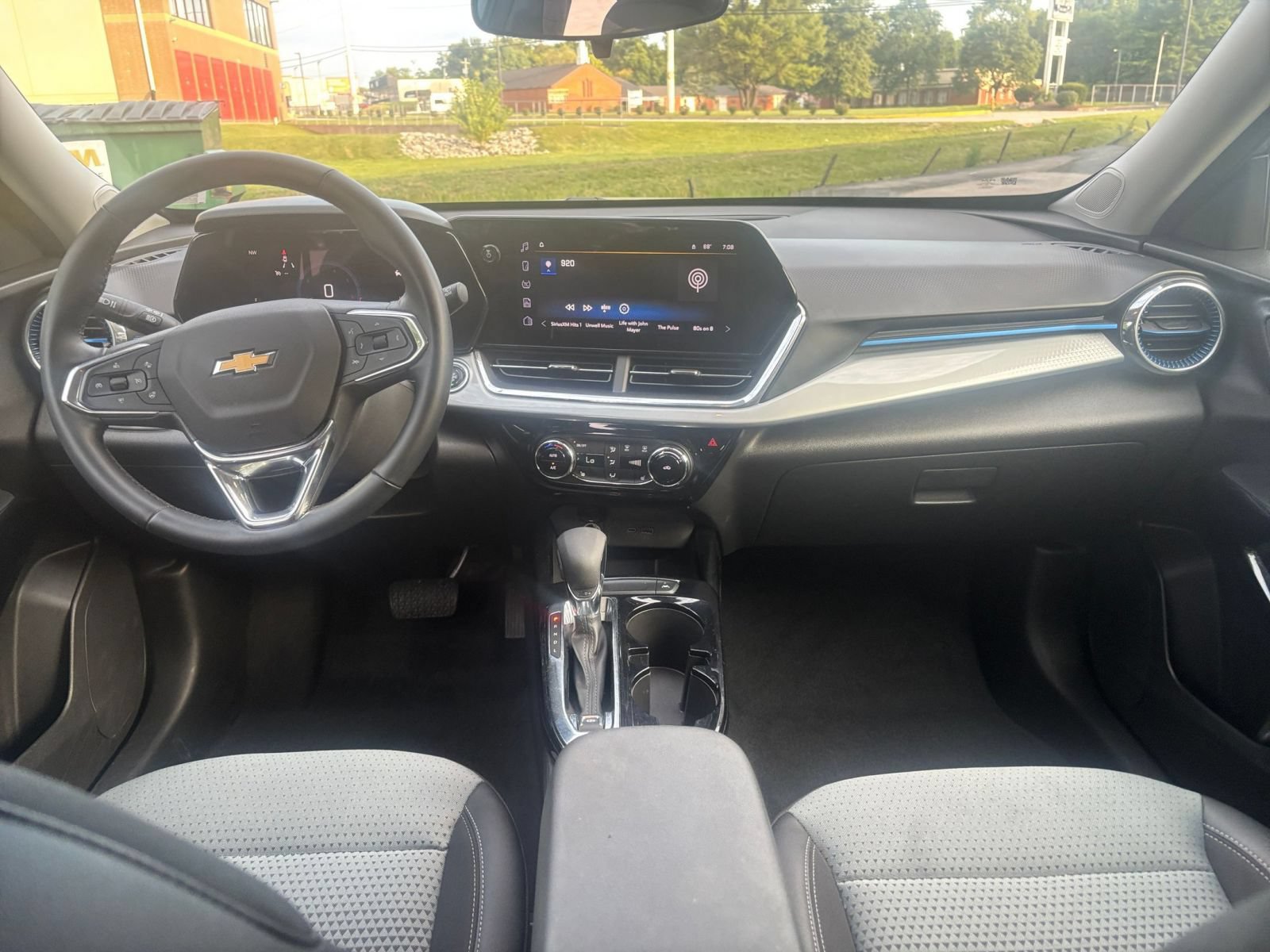 Used 2025 Chevrolet Trax LT w/ LT Convenience Package FWD image 33