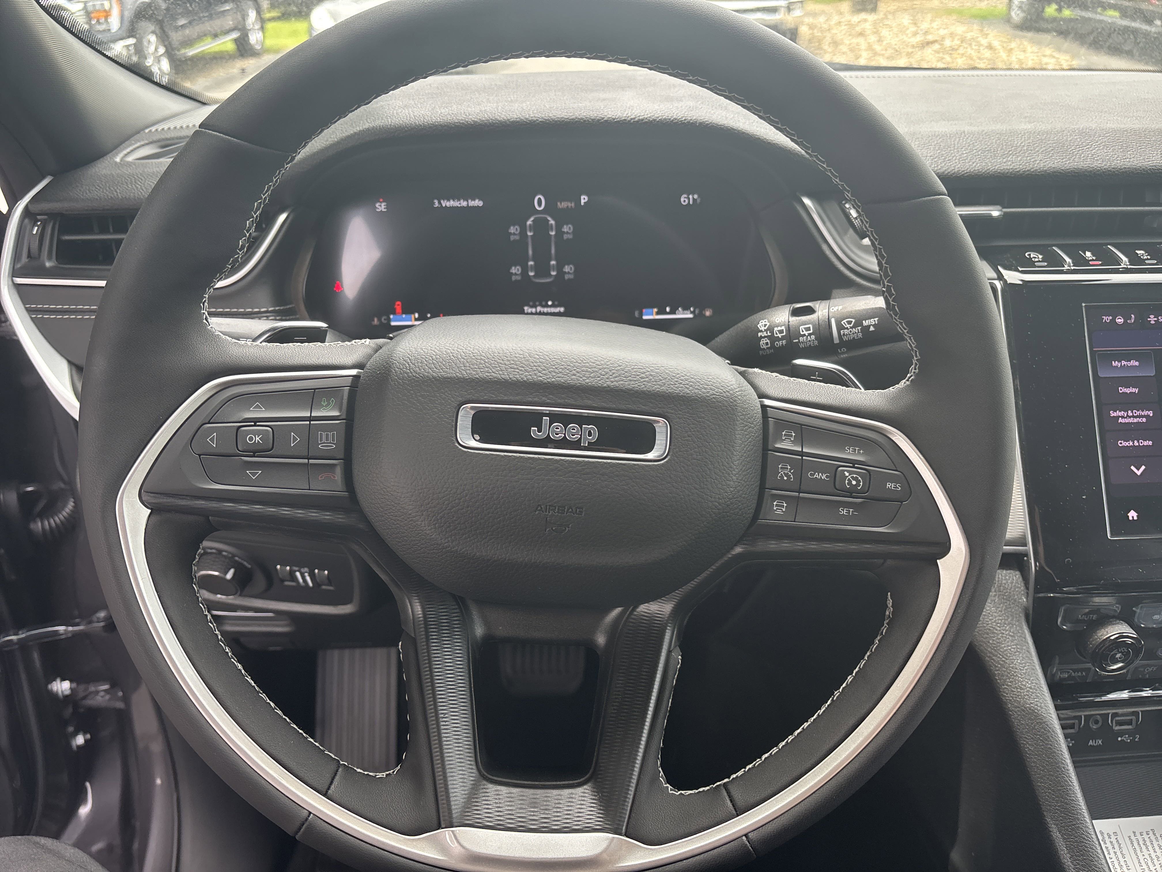 New 2025 Jeep Grand Cherokee L Altitude image 18