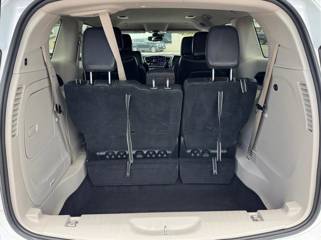 Used 2022 Chrysler Pacifica Touring-L FWD image 5