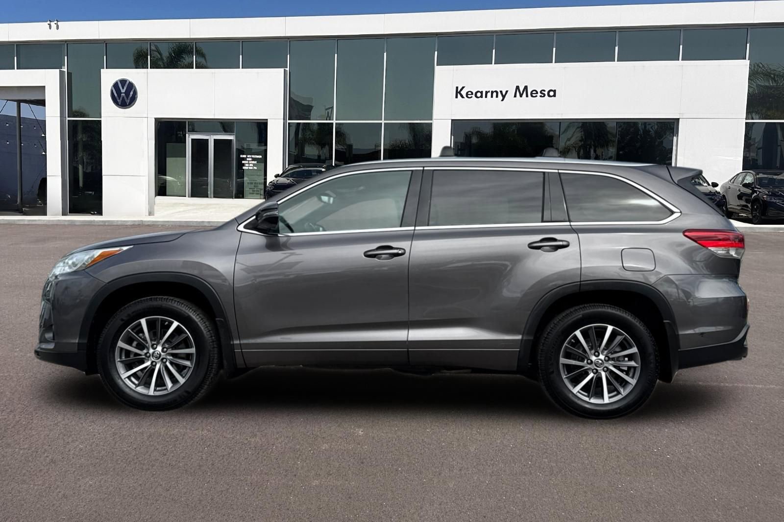 Used 2017 Toyota Highlander XLE image 7