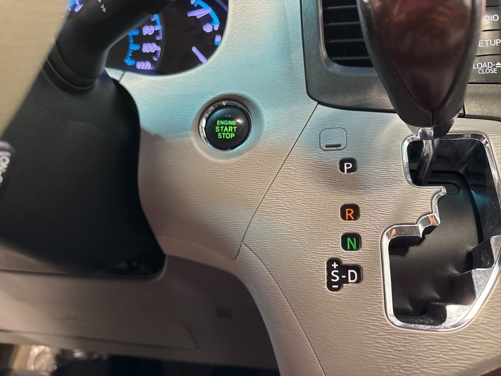 Used 2012 Toyota Sienna XLE w/ Premium Pkg AWD/4WD image 22