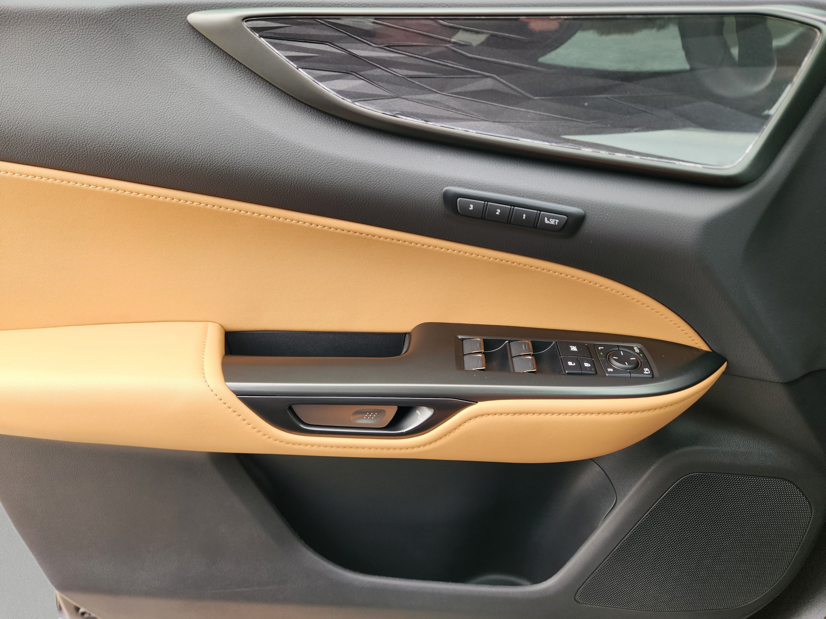 Certified 2025 Lexus NX 250 FWD w/ Accessory Package (Z1) image 30