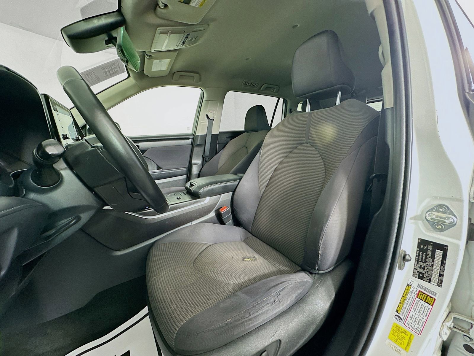 Used 2022 Toyota Highlander LE FWD image 21