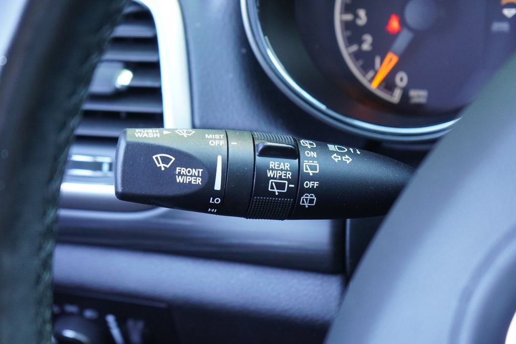 Used 2019 Jeep Grand Cherokee Altitude AWD/4WD image 16