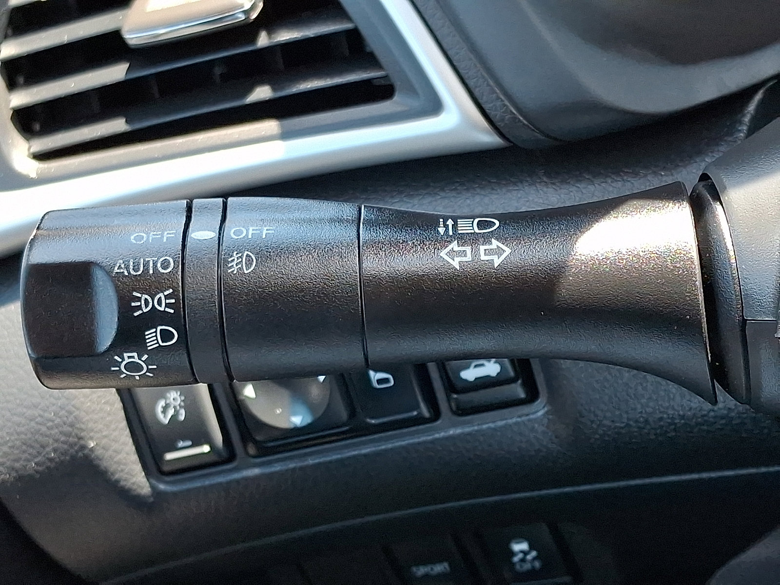 Used 2019 Nissan Sentra SR FWD image 26