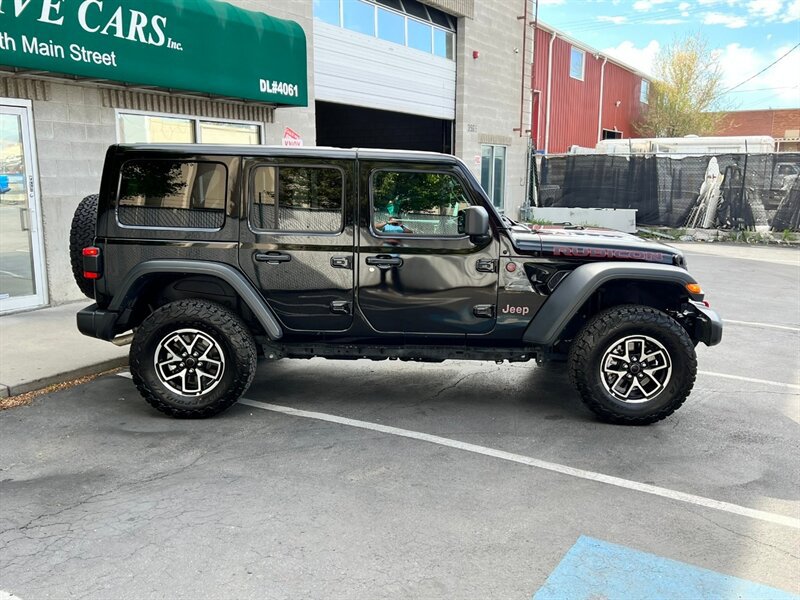 Used 2025 Jeep Wrangler Unlimited Rubicon AWD/4WD image 8