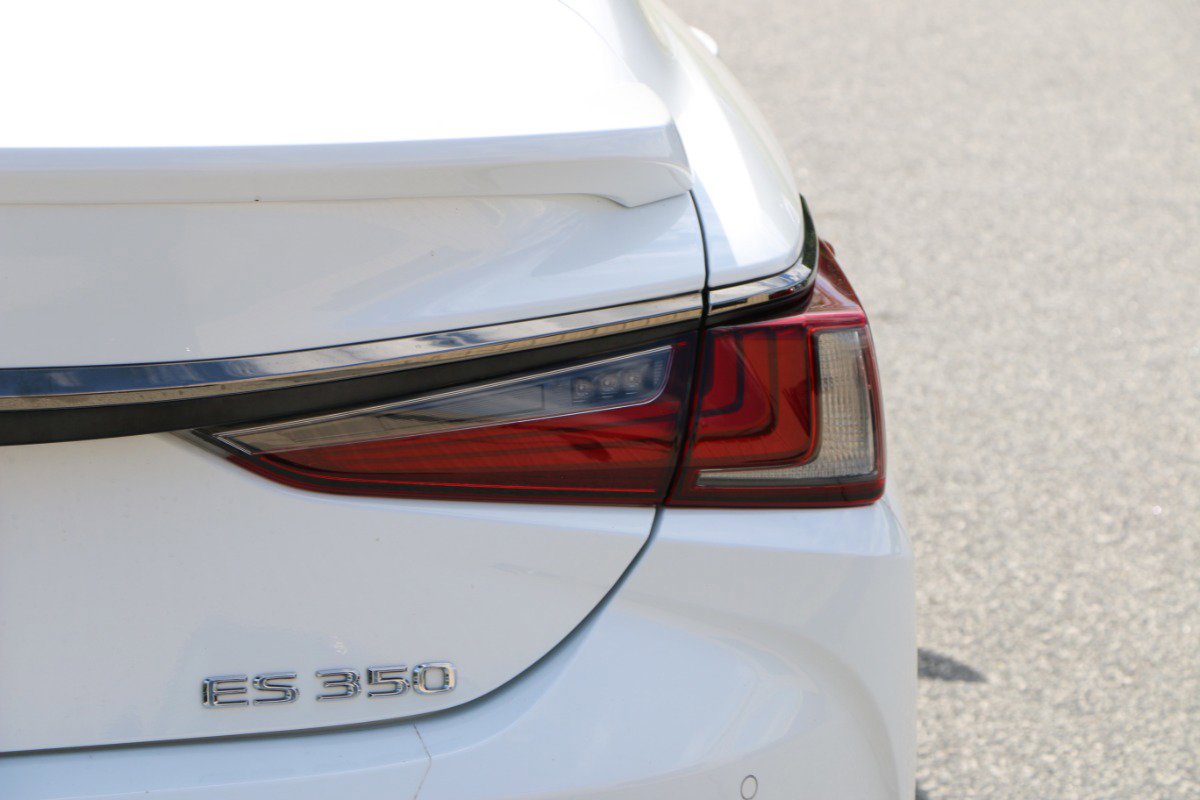 Used 2019 Lexus ES 350 F Sport w/ Accessory Package 2 FWD image 7