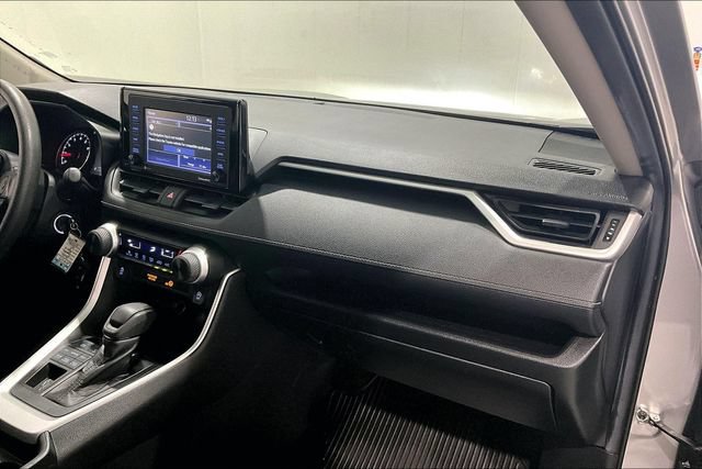 Used 2020 Toyota RAV4 LE AWD/4WD image 32