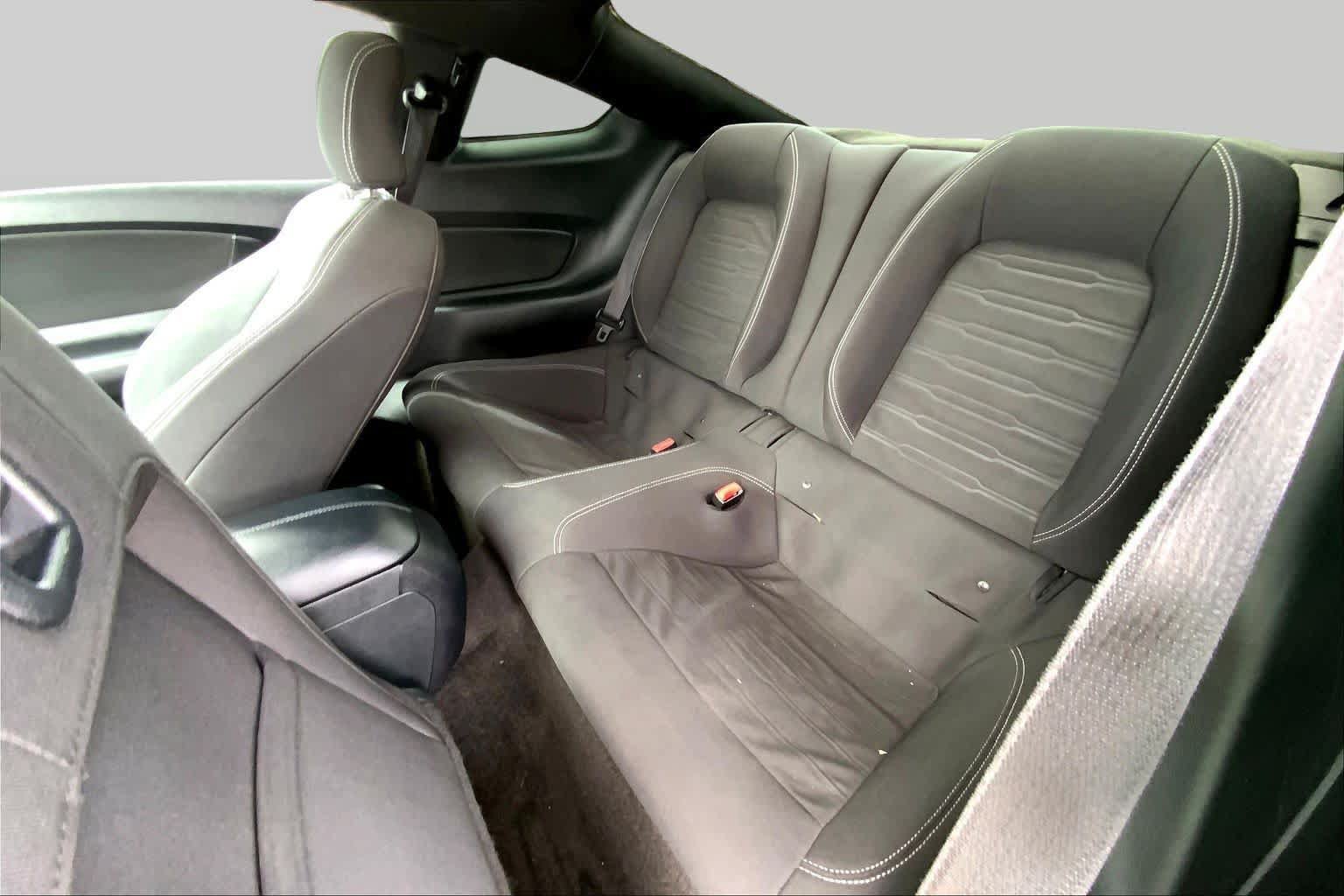 Used 2015 Ford Mustang Coupe RWD image 17