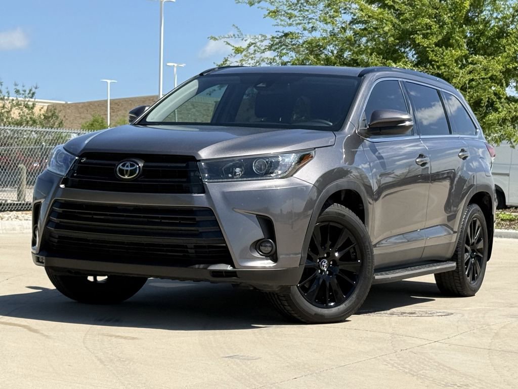 Used 2019 Toyota Highlander SE image 2