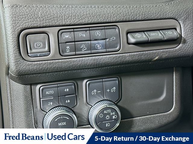Used 2022 GMC Yukon XL Denali image 12