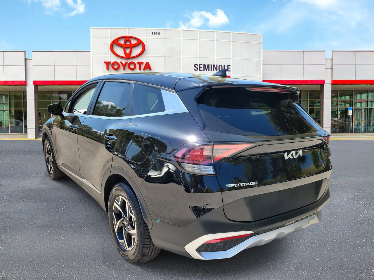 Used 2025 Kia Sportage LX image 4