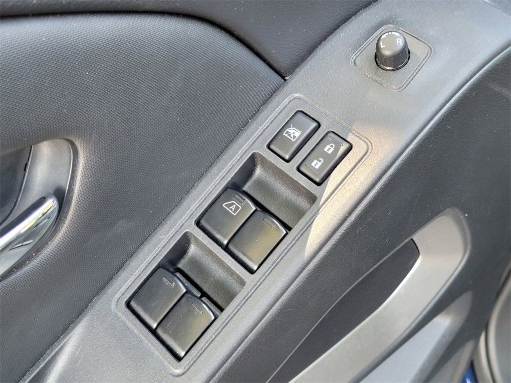 Used 2023 Nissan Frontier SV image 16