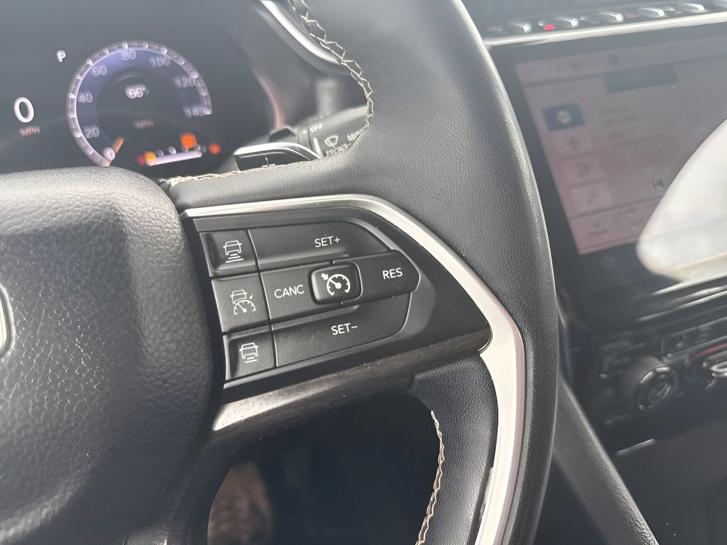Used 2023 Jeep Grand Cherokee L Limited AWD/4WD image 14