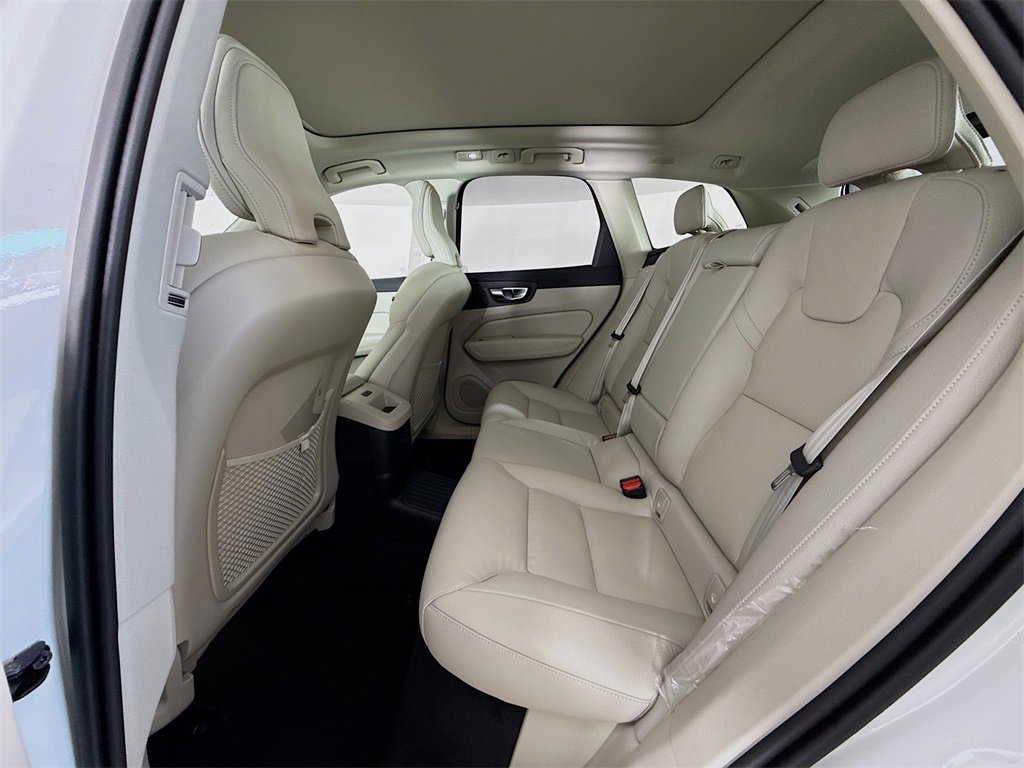 Used 2025 Volvo XC60 T8 Plus w/ Protection Package Premier image 25