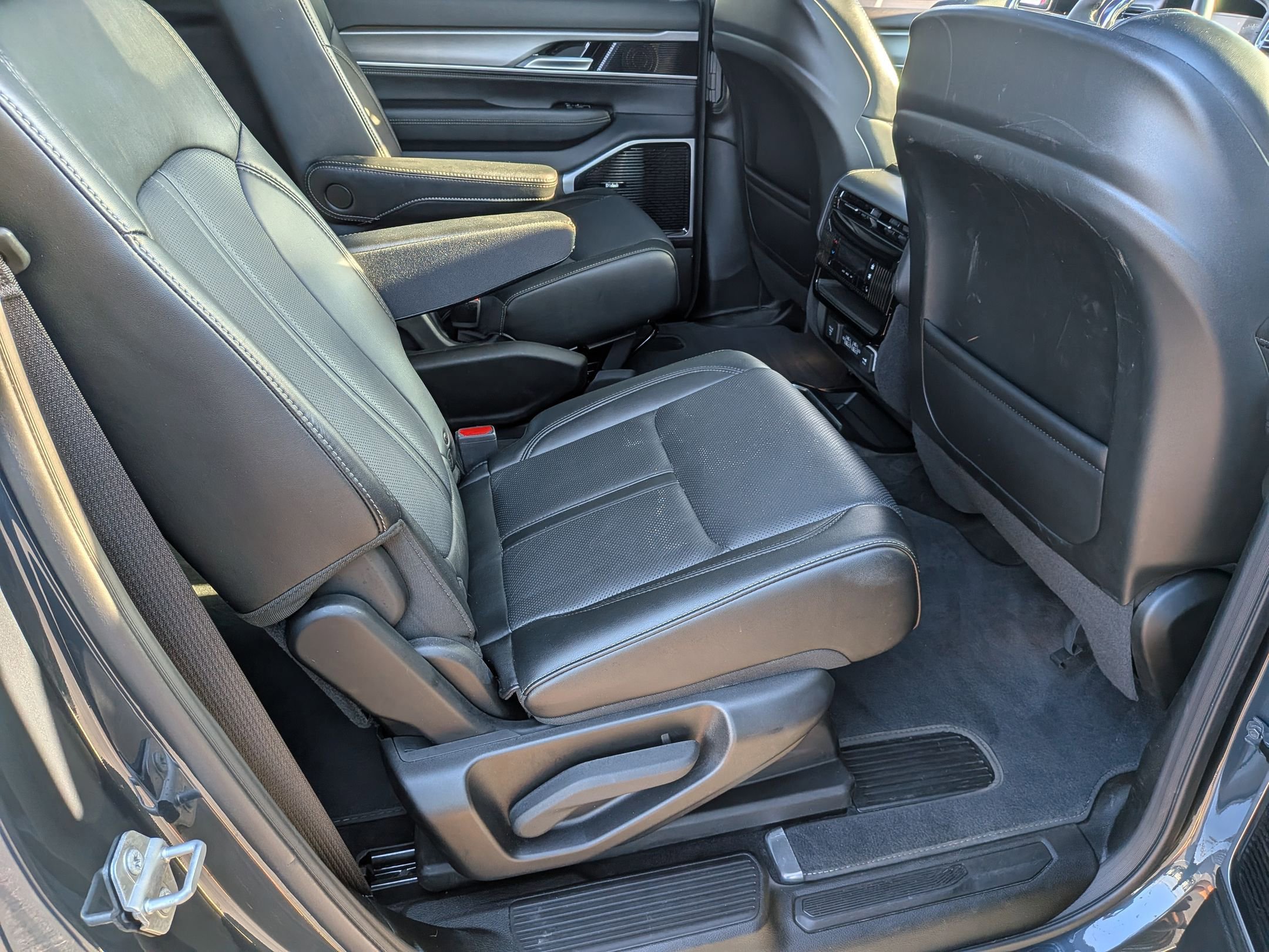 Certified 2025 Jeep Wagoneer Series III w/ Premium Group I image 34